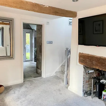 2 Bedroom Cosy With Hot Tub In Hambrook Close To Centre בריסטול