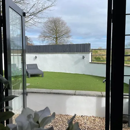 2 Bedroom Cosy With Hot Tub In Hambrook Close To Centre بيت للعطل *