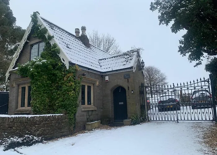 Vakantiehuis 2 Bedroom Cosy With Hot Tub In Hambrook Close To Centre