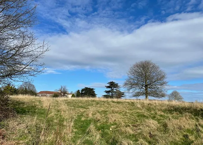 2 Bedroom Cosy With Hot Tub In Hambrook Close To Centre Semesterbostad