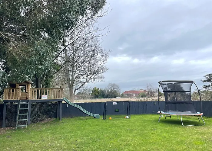 2 Bedroom Cosy With Hot Tub In Hambrook Close To Centre بيت للعطل *