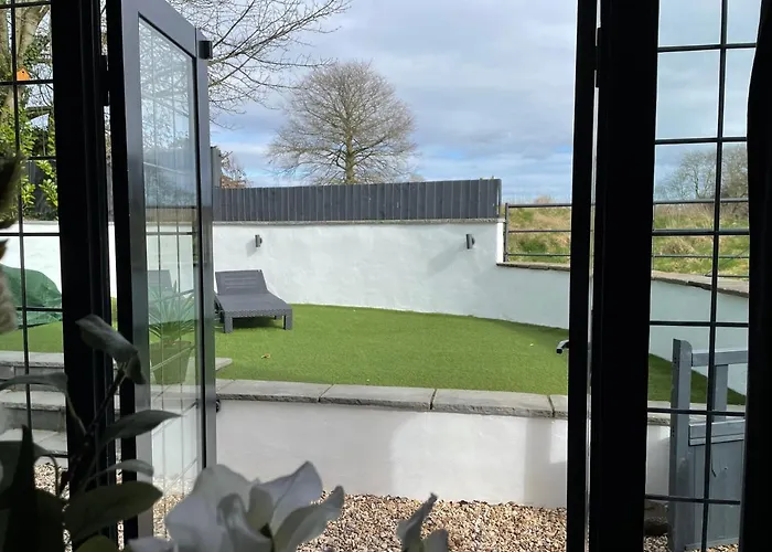 2 Bedroom Cosy With Hot Tub In Hambrook Close To Centre بيت للعطل *