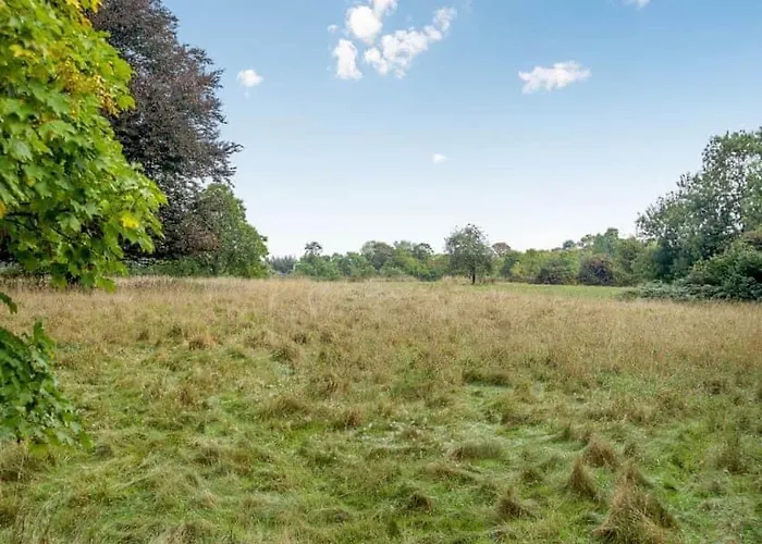 2 Bedroom Cosy With Hot Tub In Hambrook Close To Centre Vakantiehuis *