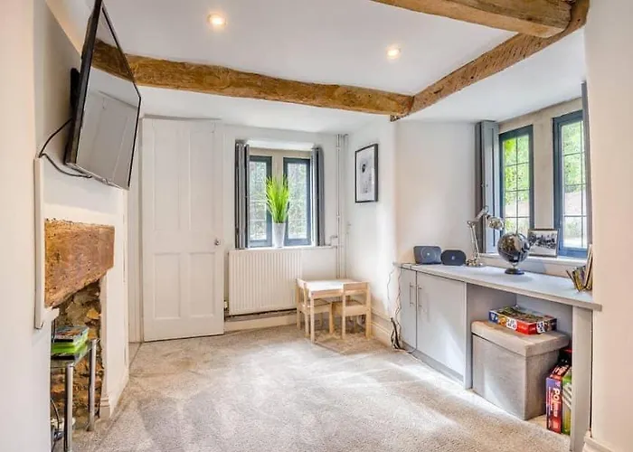 Vakantiehuis 2 Bedroom Cosy With Hot Tub In Hambrook Close To Centre Bristol