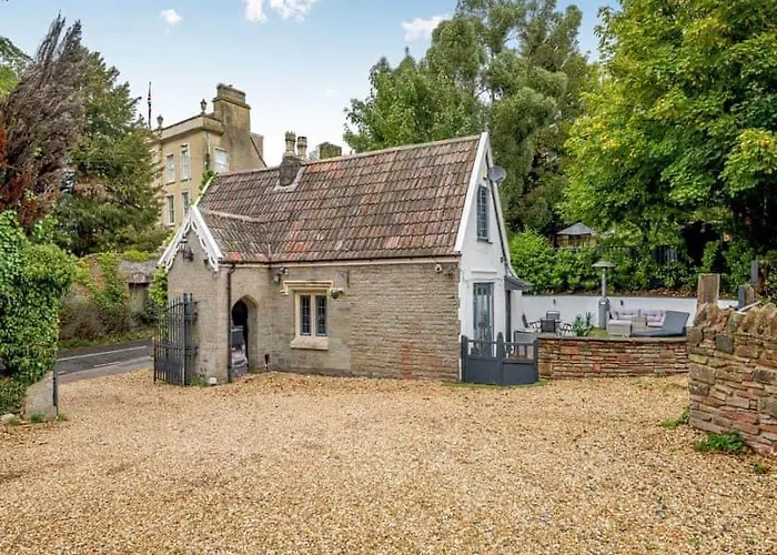 2 Bedroom Cosy With Hot Tub In Hambrook Close To Centre Vakantiehuis *