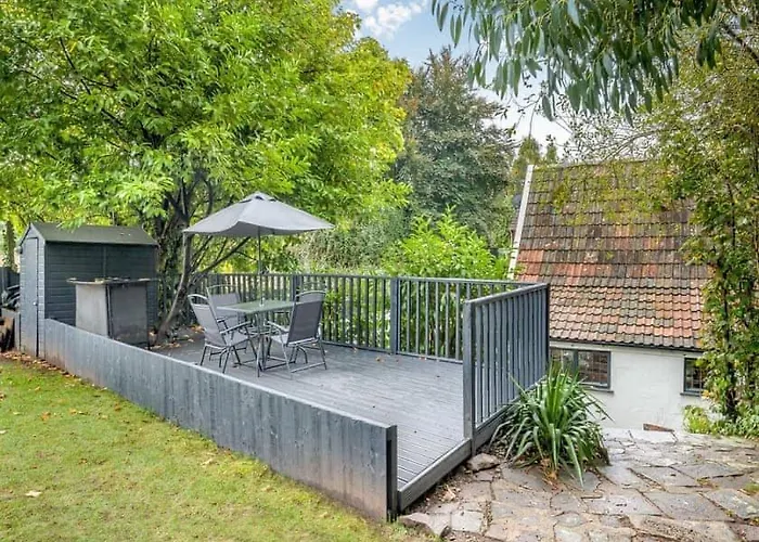 Semesterbostad 2 Bedroom Cosy With Hot Tub In Hambrook Close To Centre Bristol