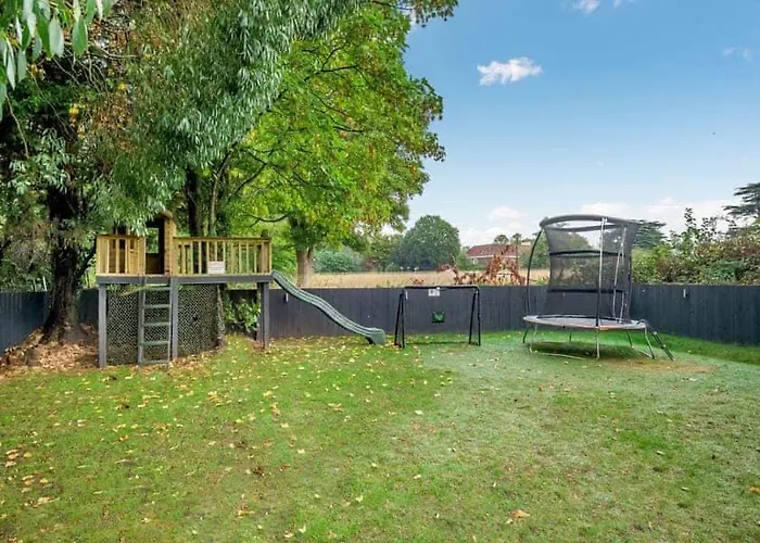 Semesterbostad 2 Bedroom Cosy With Hot Tub In Hambrook Close To Centre