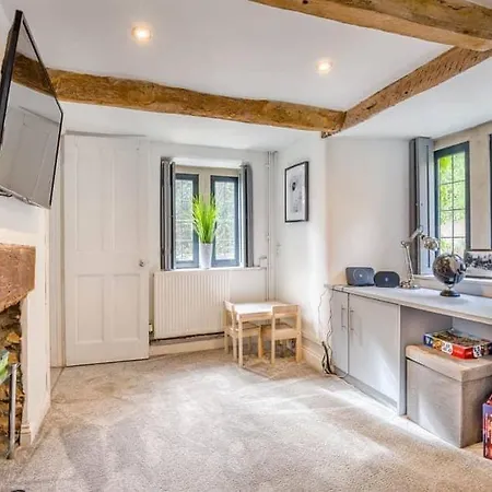 Holiday home 2 Bedroom Cosy Cottage With Hot Tub In Hambrook Close To Bristol City Centre Bristol