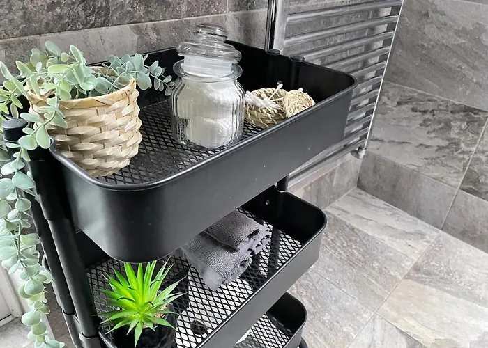 Casa vacanze 2 Bedroom Cosy With Hot Tub In Hambrook Close To Centre *