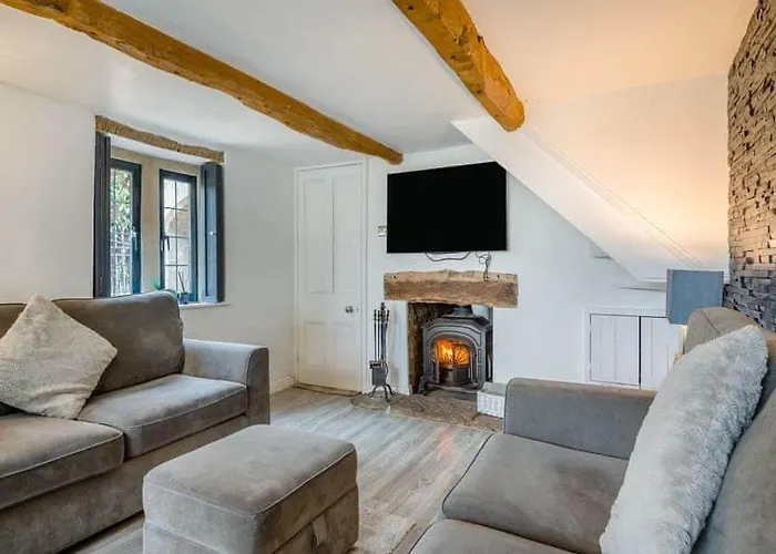 Casa vacanze 2 Bedroom Cosy With Hot Tub In Hambrook Close To Centre Bristol